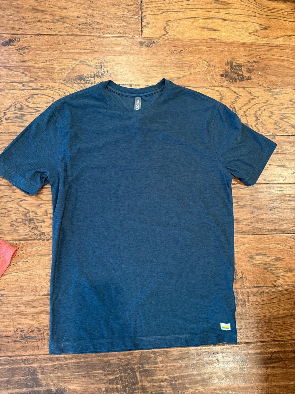 Vuori Men’s Crew Neck T-Shirts - Navy, Red, & Black - Picture 6 of 7